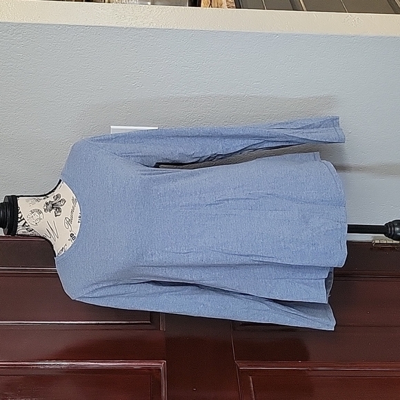 Hanes Long Sleeve Crew Neck T-Shirt Like New - Picture 1 of 5